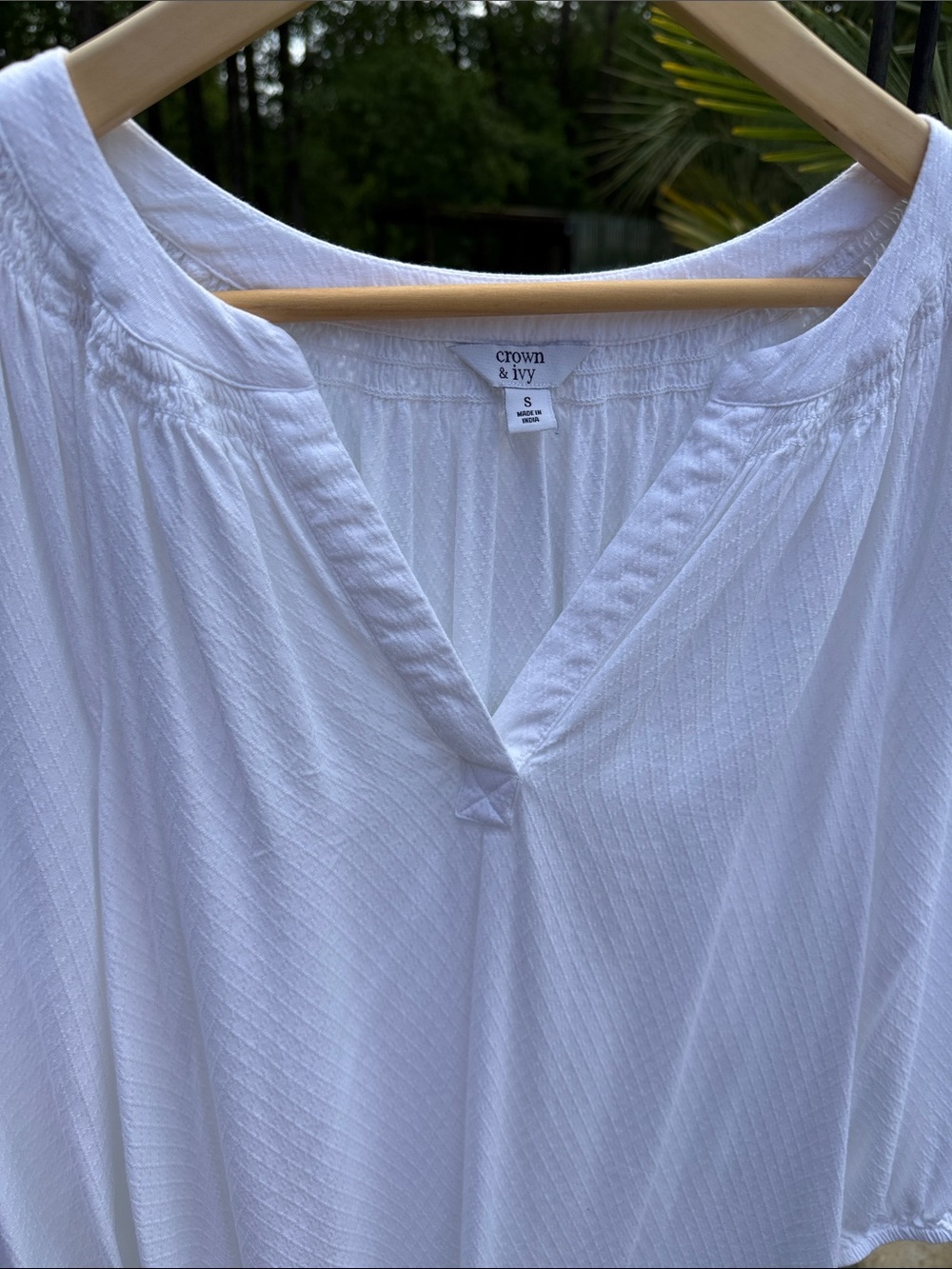 crown & ivy White Textured V-Neck Tunic Top Small